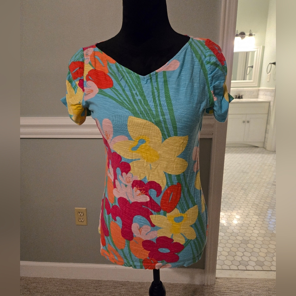 Lilly Pulitzer medium floral puffs gathered sleeves v-neck